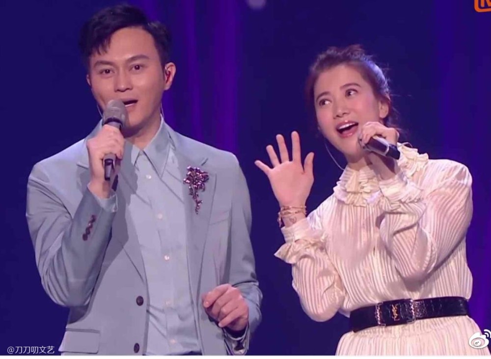 黄晓明|晚会照妖镜：黄晓明暴瘦太憔悴，姚晨粉裙显腰粗，王鸥美瞳忒诡异