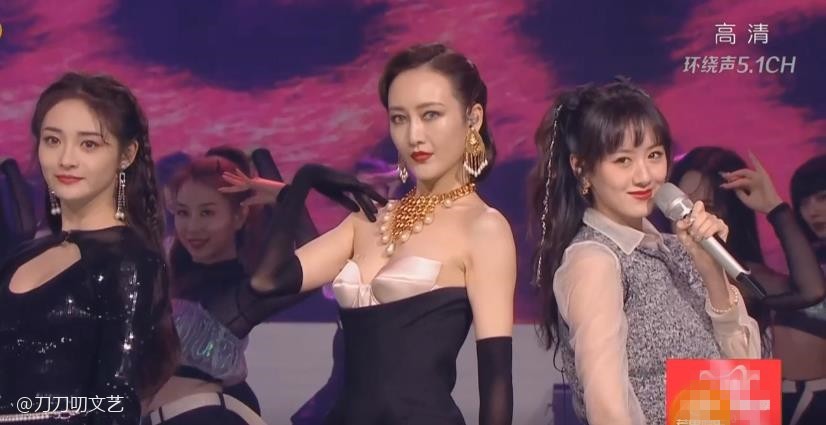 黄晓明|晚会照妖镜：黄晓明暴瘦太憔悴，姚晨粉裙显腰粗，王鸥美瞳忒诡异