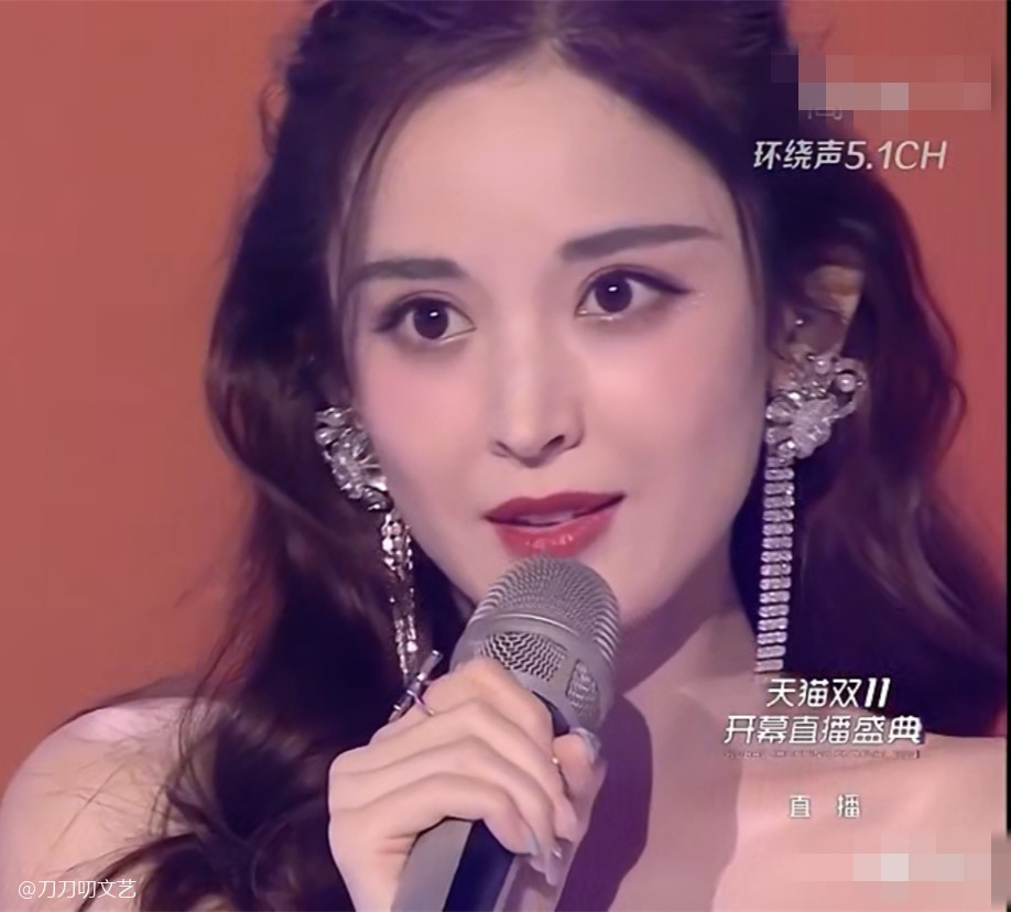 黄晓明|晚会照妖镜：黄晓明暴瘦太憔悴，姚晨粉裙显腰粗，王鸥美瞳忒诡异