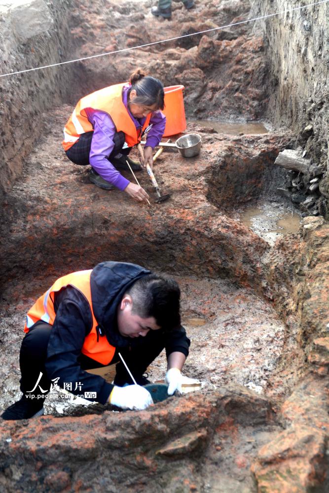 10月30日,安徽省马鞍山市含山县凌家滩大型红烧土块遗迹考古发掘现场