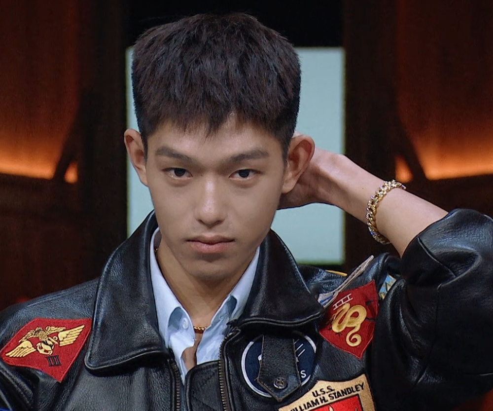 演员2王锵两轮获双s卡黄奕跳起来喊话观众傻眼耿直