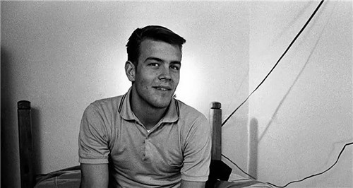 兰迪·加德纳|人可以多久不睡觉？17岁学生硬撑了264个小时，最后他成了这样