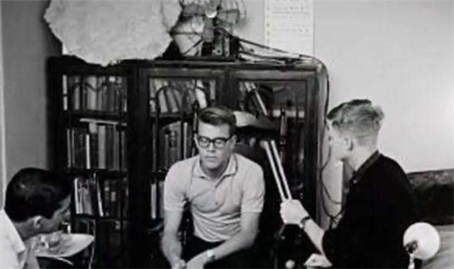 兰迪·加德纳|人可以多久不睡觉？17岁学生硬撑了264个小时，最后他成了这样