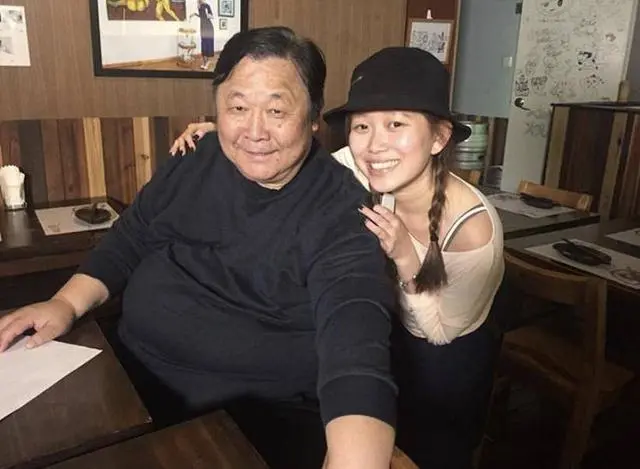 73岁老戏骨秦煌戏场跌倒早上没吃饭饿晕过去晚年独居太凄凉