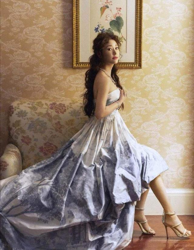 林心如|林心如晒视频宣传新作，左手无名指戴婚戒笑容甜，刻意摆弄婚戒力证婚姻状态