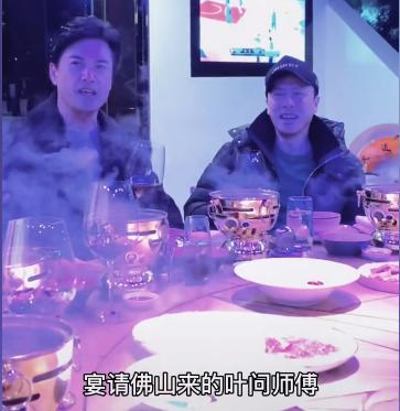 甄子丹|吕良伟甄子丹久违同框，俩人都不像六十多岁，自曝被当作亲家