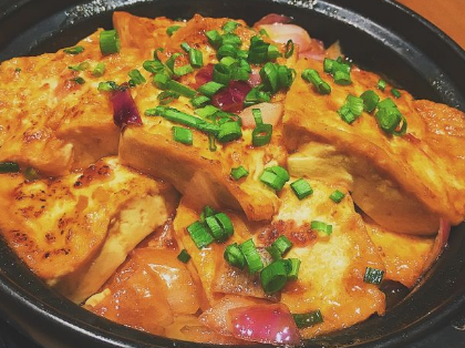 煎豆腐时不要只会放油,再加这2步,豆腐金黄香脆,完整不粘锅