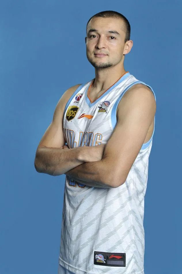 西热力江0.8秒上篮绝杀!新疆老悍将油箱里还是有油的!_腾讯新闻