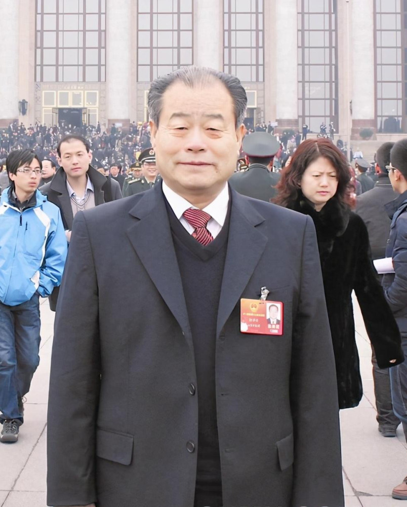 今年排第二位的是信发集团张刚,财富由去年的300亿元,增长到600亿元