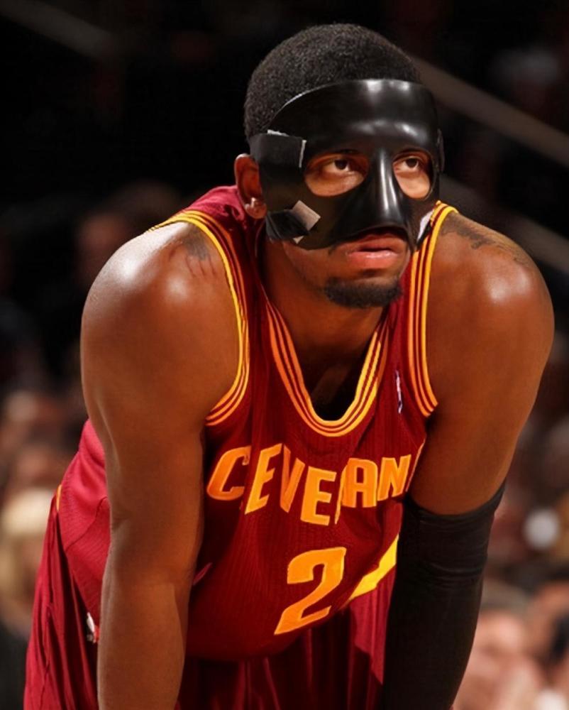 面具侠!21世纪nba六大戴面具球员:詹姆斯气场太强,科比成经典