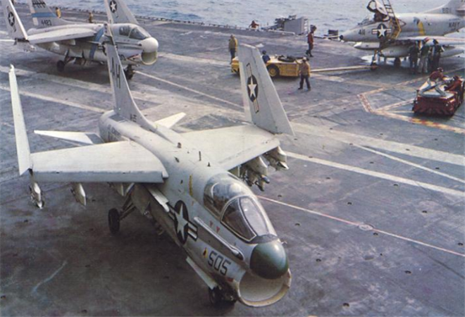 拥有"血盆大口"的a-7攻击机,配上m61加特林机炮,竟有战斗机基础_腾讯