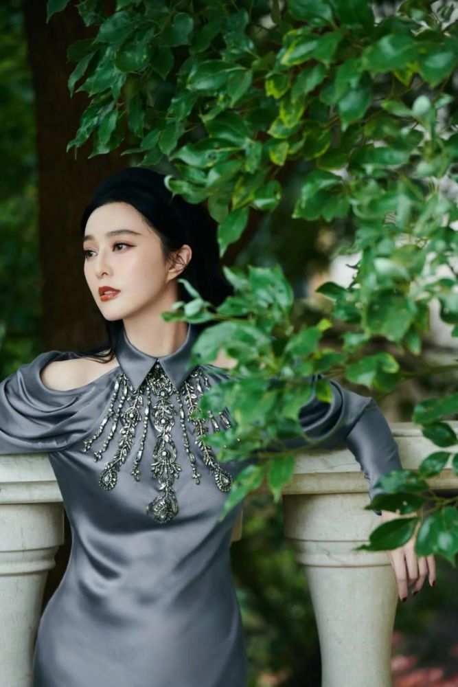 范冰冰再登美国版vogue杂志本周最佳着装