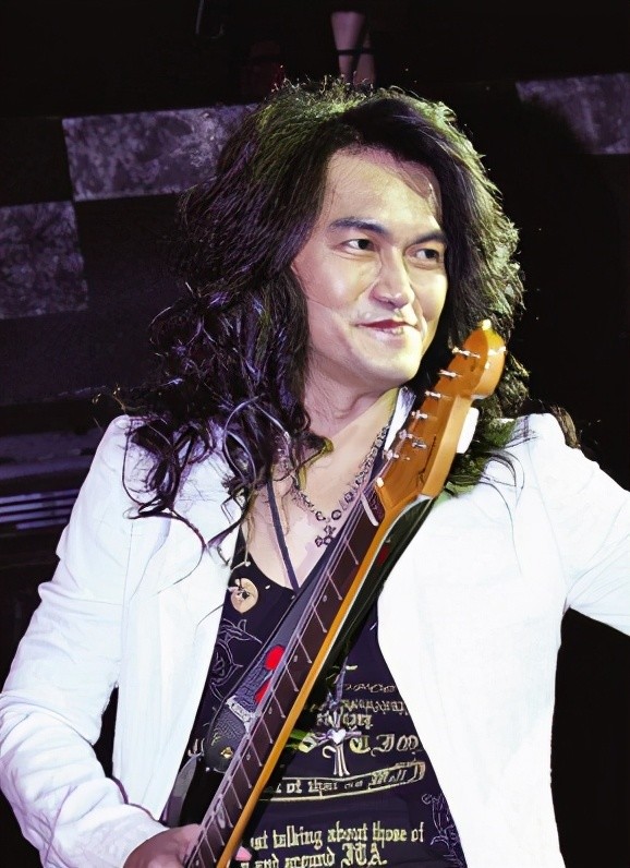 对于此现状,61岁的迪克牛仔在接受采访时说道