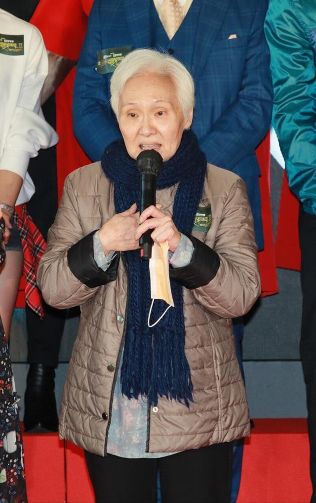 tvb一天内发生两件大事72岁秦煌晕倒送医后75岁雪妮宣布息影