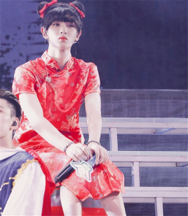男明星穿旗袍啥效果,邓超搞笑,包贝尔丑萌,看到黄明昊被惊艳到了