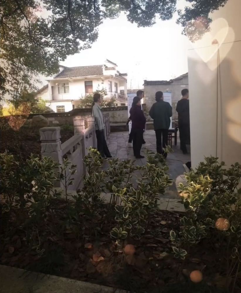 赵丽颖|赵丽颖罗晋同框拍戏，颖宝穿果绿色上衣笑容温婉，罗晋超帅