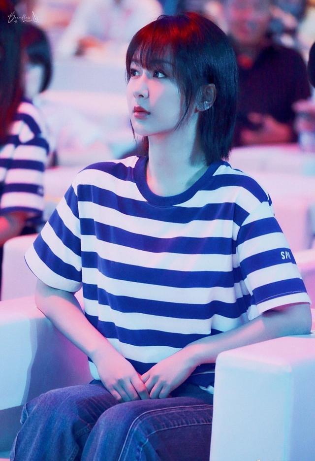 女心理师|杨紫新剧《女心理师》开机，穿短T现身状态佳，为角色做足功课