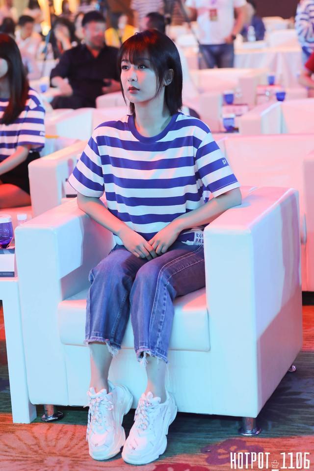 女心理师|杨紫新剧《女心理师》开机，穿短T现身状态佳，为角色做足功课