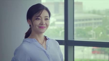 当时这部剧走红的就是在剧中扮演张嘉译前妻的王维维,这样说大家是不