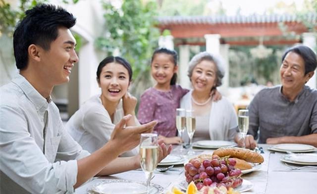 中国家庭的一大悲哀 亲人聚会成陌生人的饭局 腾讯新闻