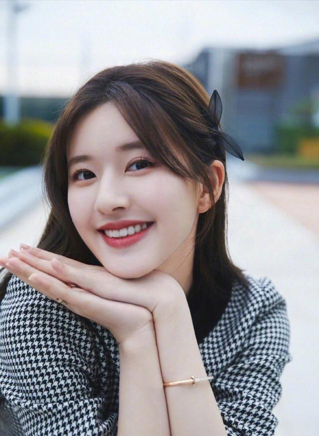 肖战|赵露思表白肖战，团队辟谣却引起肖战粉丝不满，还被网友喷