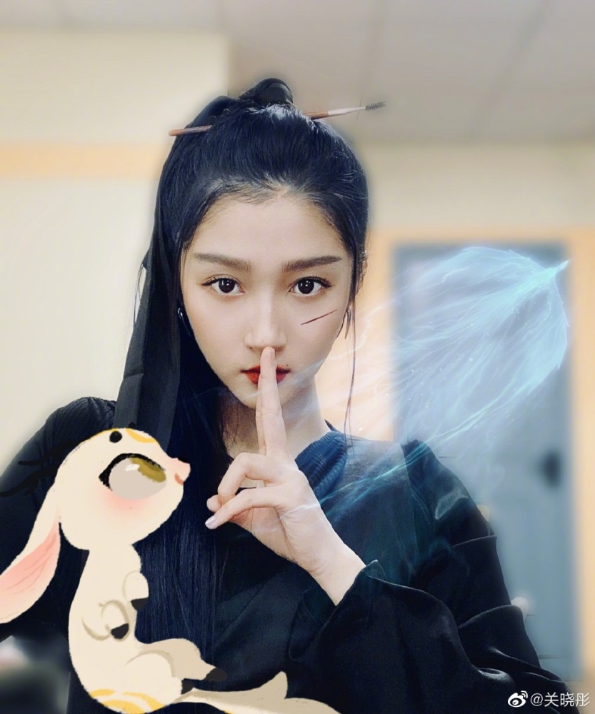 关晓彤|关晓彤玩梗“打工人”，自称不打工香菜都吃不了，评论被骂惨