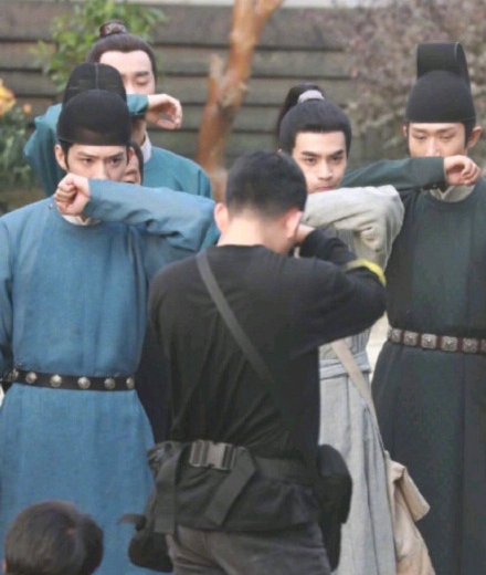 宋威龙|谁说只有飞云系会营业，宋威龙和井柏然也开始了，磕到了！