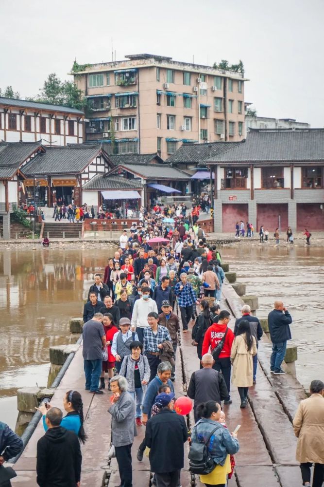 千年的儒公桥,水来了过水,水退了过人.