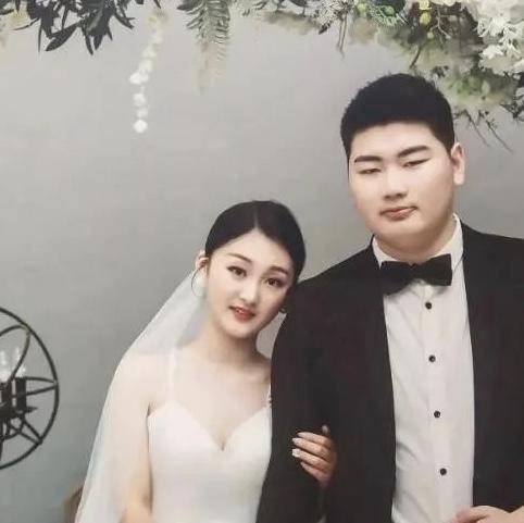 朱单伟|要当爷爷？大衣哥儿媳直播卖货小腹微凸疑怀孕，两人还未领证