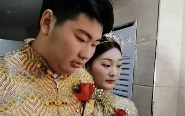 朱单伟|要当爷爷？大衣哥儿媳直播卖货小腹微凸疑怀孕，两人还未领证