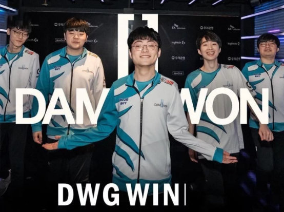 当然明年s11依旧落地中国,小伙伴们对于dwg夺冠队内语音以及明年s11有