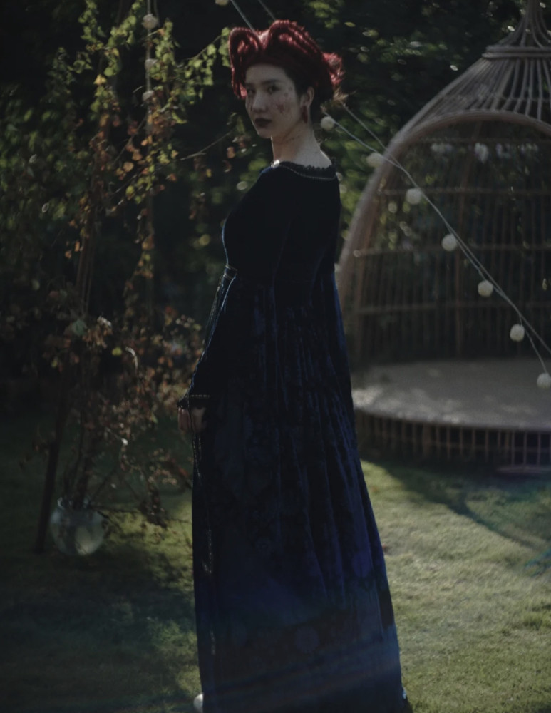 董花花|董花花参加万圣节party，蒋凡罕见陪妻子出席，扮粉恐龙超可爱