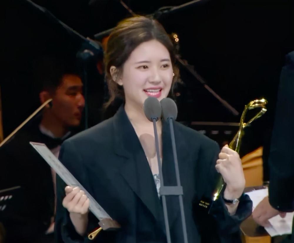 于正|于正又惹争议，晒绿茶图被指内涵赵露思，遭对方兴师问罪后连否认