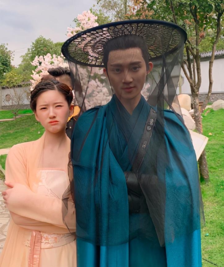 于正|于正又惹争议，晒绿茶图被指内涵赵露思，遭对方兴师问罪后连否认