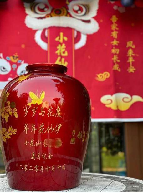 张纪中|张纪中万圣节化身老顽童与子女嬉闹，杜星霖盛赞丈夫有担当最懂爱