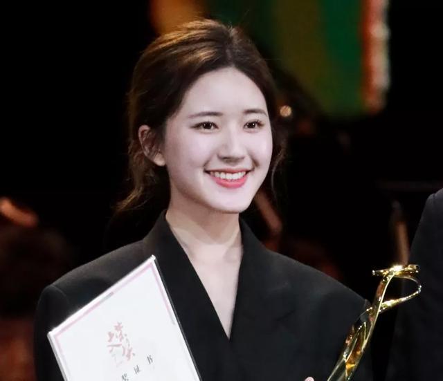 赵露思|赵露思还没成顶流就要凉，刚捆绑完肖战，又对于正兴师问罪