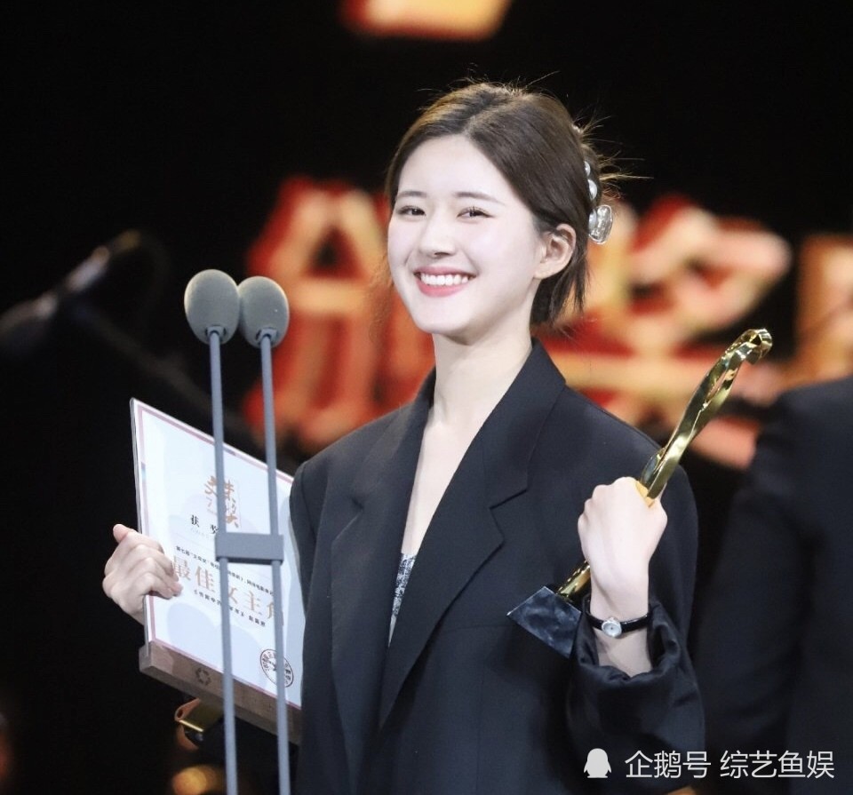 于正|艳压迪丽热巴，碰瓷赵丽颖，神似刘亦菲？赵露思翻车，于正内涵开怼