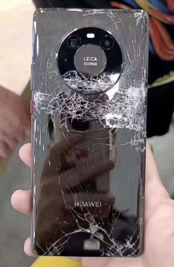 华为mate40pro首碎这代价有点惨重修好起码要两千多块