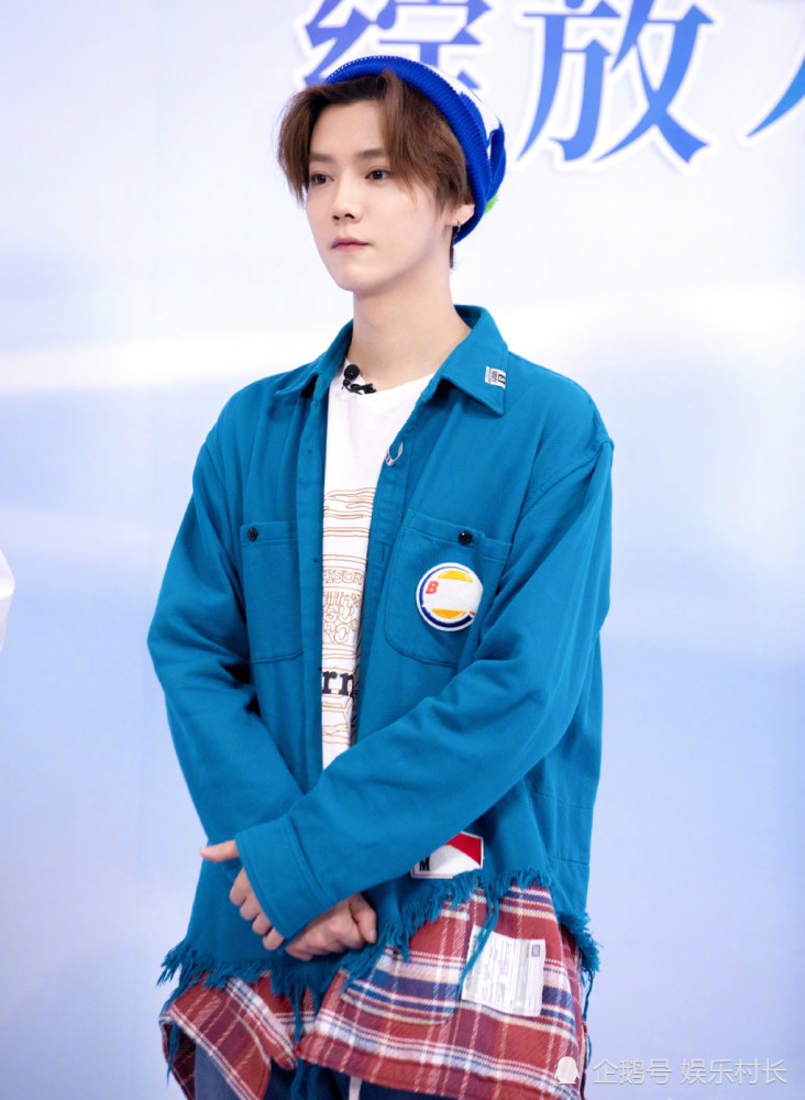 鹿晗|鹿晗直播爆料送外卖尬事，透露演唱会计划引期待，最后顺走牙膏小动作绝了