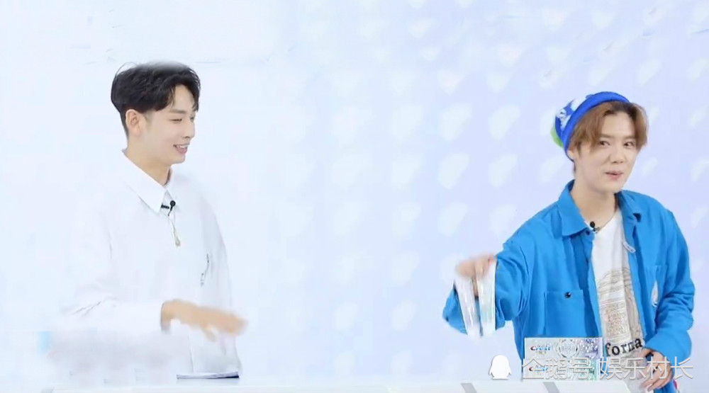 鹿晗|鹿晗直播爆料送外卖尬事，透露演唱会计划引期待，最后顺走牙膏小动作绝了