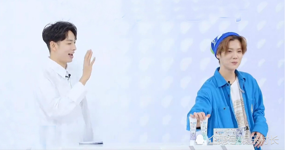 鹿晗|鹿晗直播爆料送外卖尬事，透露演唱会计划引期待，最后顺走牙膏小动作绝了