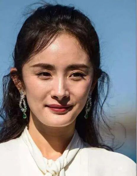 杨幂|杨幂的少女幂称号横走江湖不是白叫的，生图踢翻百万摄影师