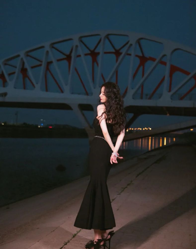 杨幂|杨幂的少女幂称号横走江湖不是白叫的，生图踢翻百万摄影师