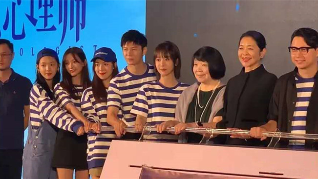 杨紫|杨紫素颜出席发布会，不化妆不是因为不爱美，原因体现高素养