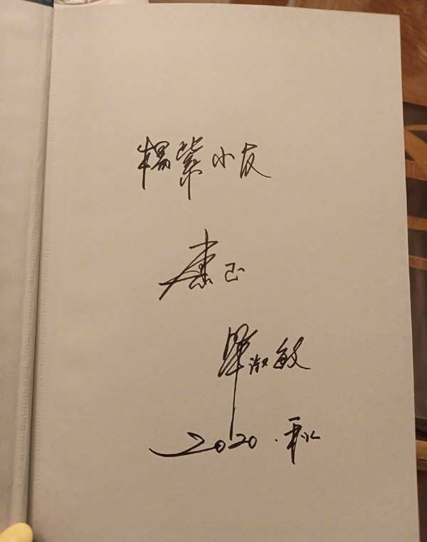 杨紫|杨紫素颜出席发布会，不化妆不是因为不爱美，原因体现高素养