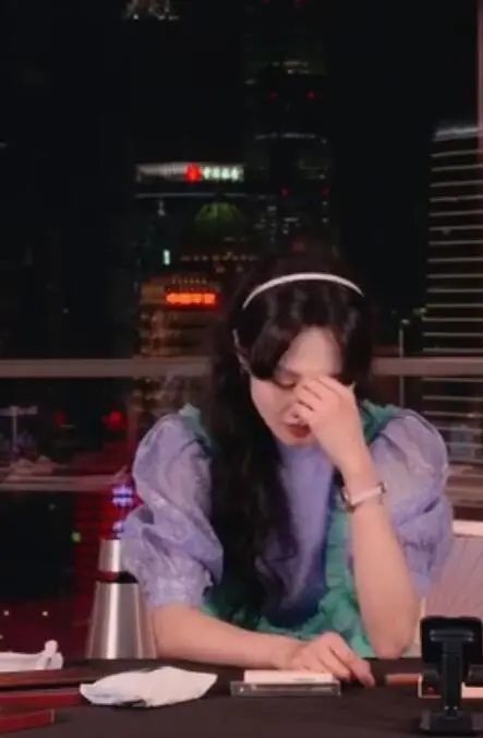 郑爽|郑爽带口罩直播遭网友质疑：这是炒作还是又整容了？