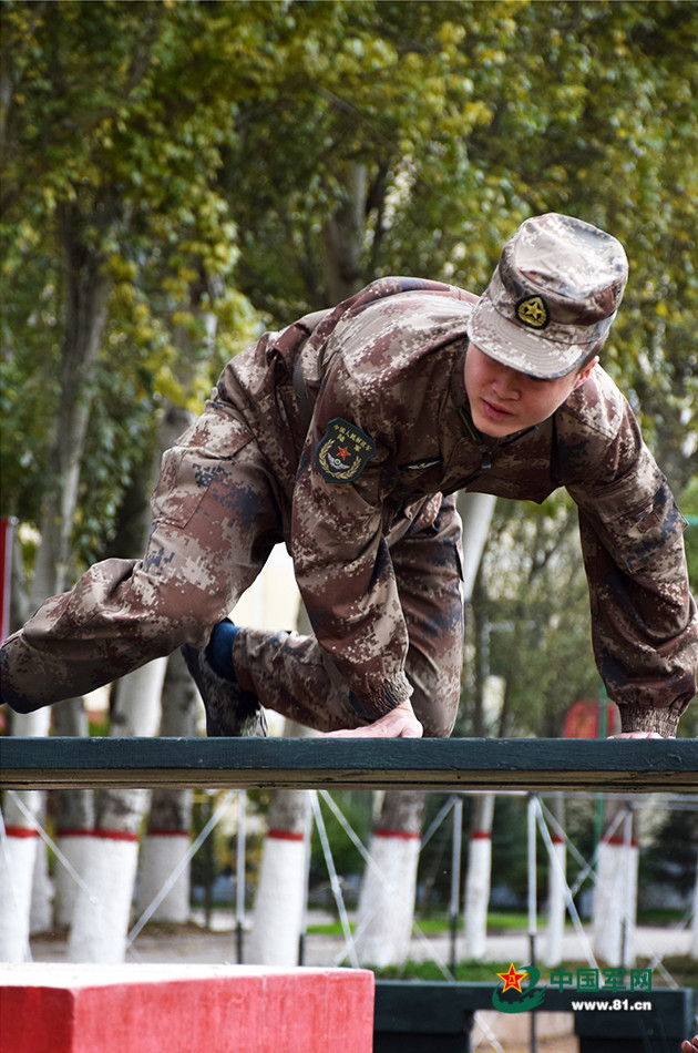跟着新排长一起解锁400米障碍新姿势吧