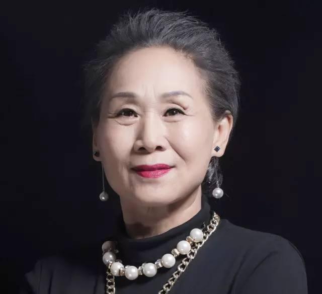 百亿老太太苇青60岁硬闯娱乐圈抑郁自杀被演戏救了命你认识吗