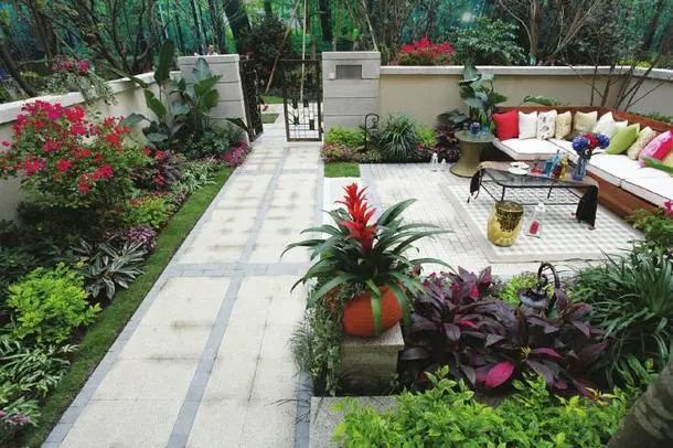 洋房一层的花园.图文无关.收房时,业主却傻了眼:说好的"院子"呢?