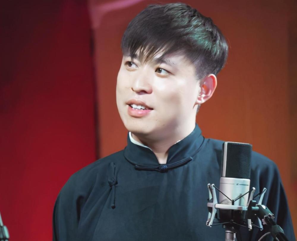 一队队长栾云平,德云社的大管家,掌管生杀大权,被网友称为"栾怼怼".